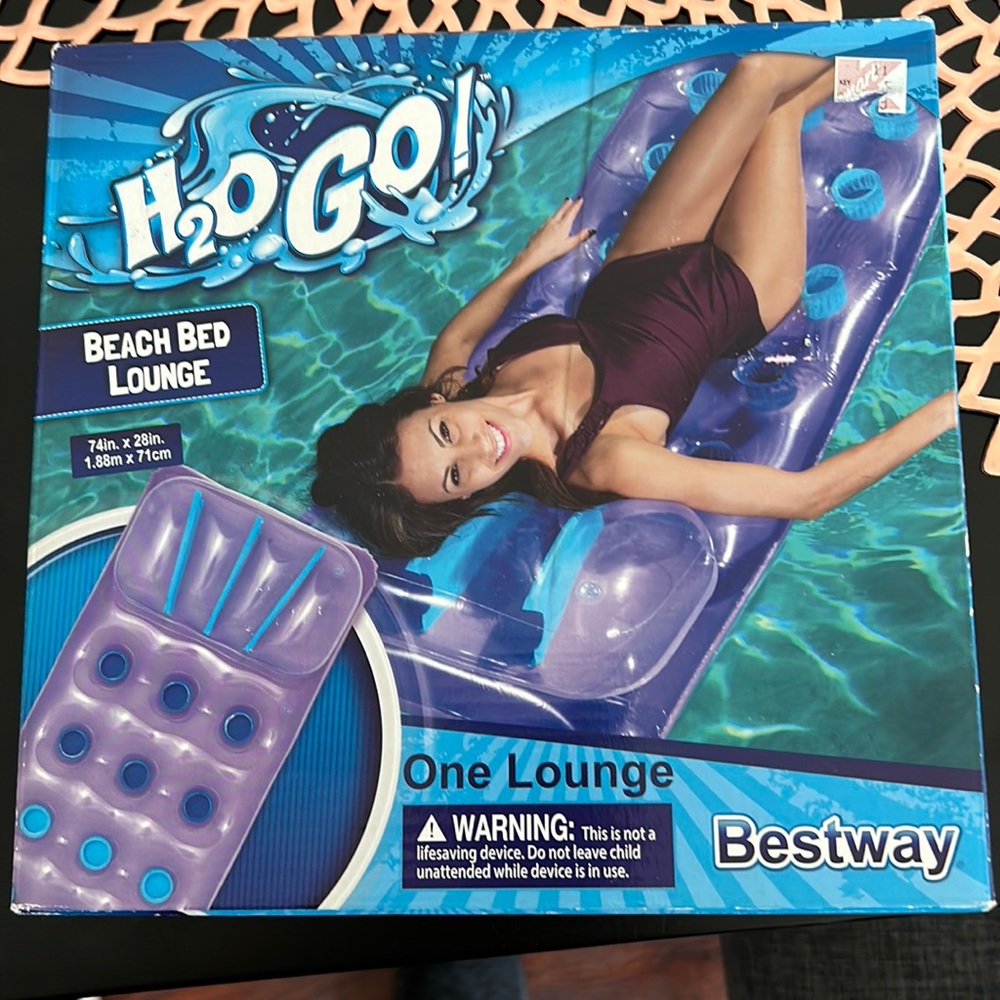 Beach lounge bed for water